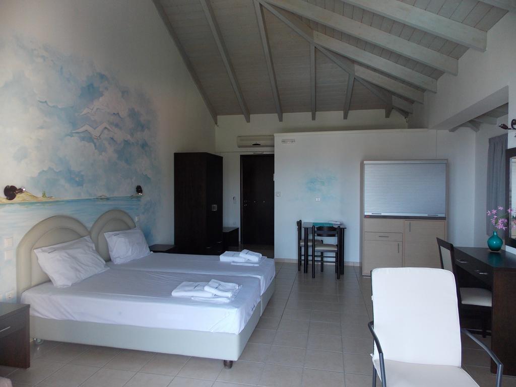 Hotel Theasis Paralia Sergoulas Chambre photo