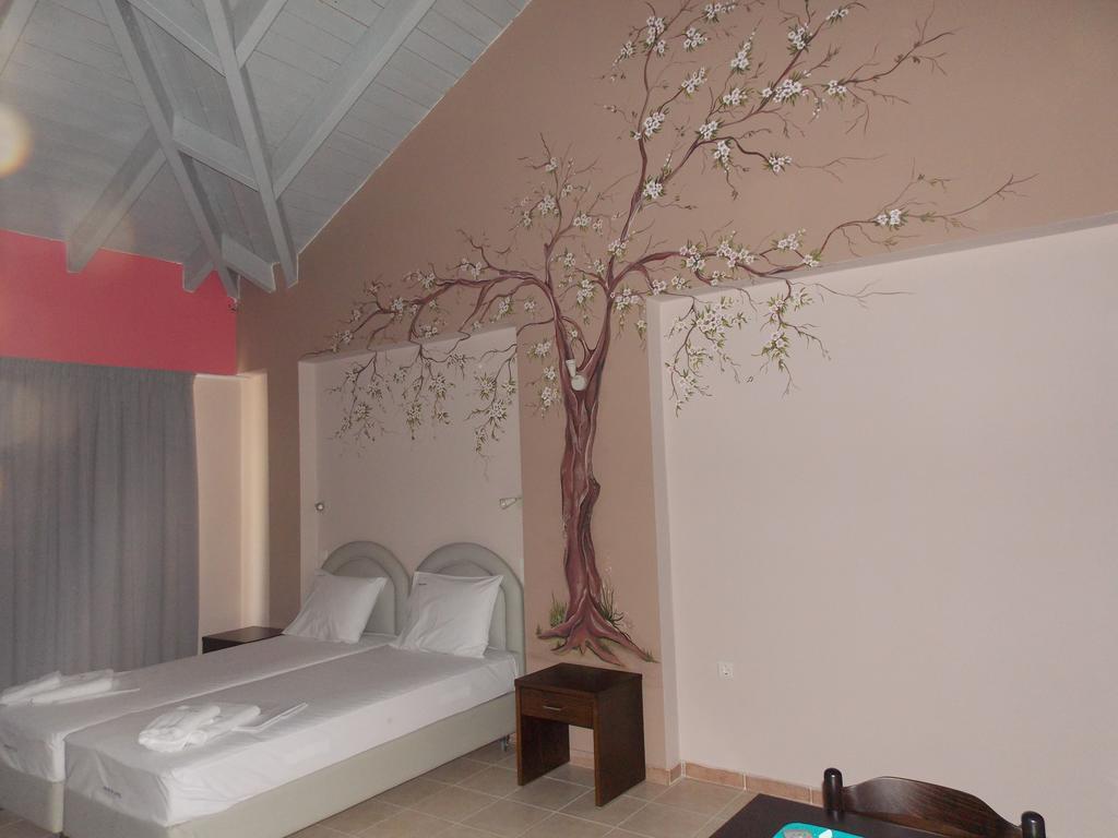 Hotel Theasis Paralia Sergoulas Chambre photo